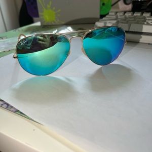 Ray Ban sunglasses
Blue color
Classic 
New